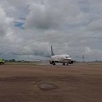 El avión de conexión inaugural arribó a la 1:00pm al aeropuerto