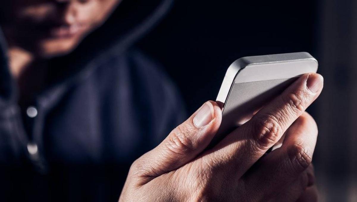 5 trucos para saber si eres víctima de espionaje por la cámara del celular