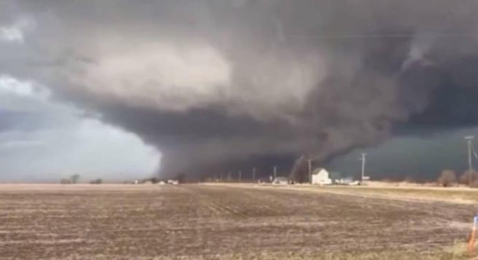 Al menos cuatro muertos dejó el paso de tornados y tormentas en el este de EEUU