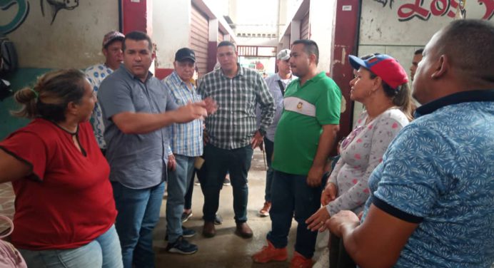 Alcalde de Ezequiel Zamora reestructura directiva del mercado municipal