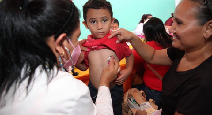Alcaldesa Fuentes lleva programa «Por amor a nuestros niños» a seis centros educativos