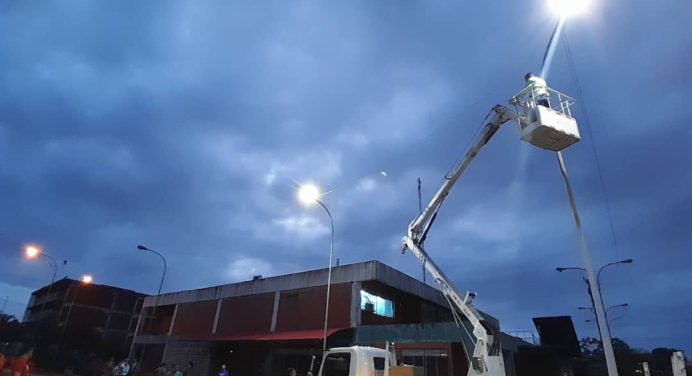 Alcaldesa Fuentes renovó alumbrado público en el CDI de Boquerón