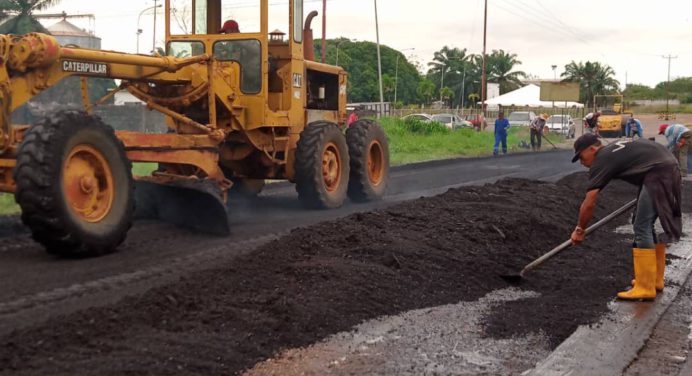 Alcaldía de Zamora asfalta la “Local 5” en Mangotín