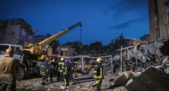 Ataque ruso a pizzería de Kramatorsk deja 10 muertos y 60 heridos