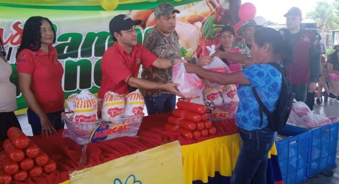 Atendidas más de mil 600 familias con venta de proteínas en Cedeño