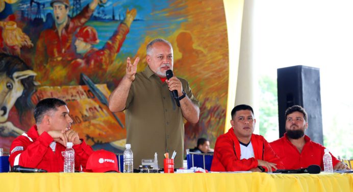 Cabello solicitó a los trabajadores elevar la producción de la industria petrolera
