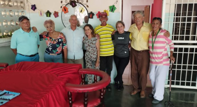 Celebran día del Padre en hogar de abuelos del municipio Ezequiel Zamora