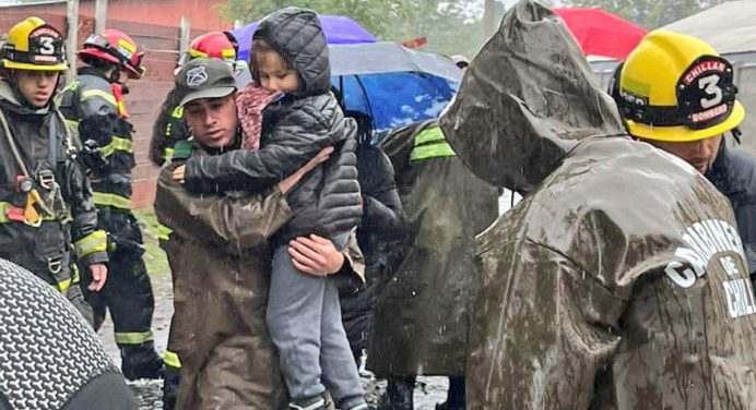 Chile decreta estado de catástrofe en varias regiones por inundaciones y desborde de ríos