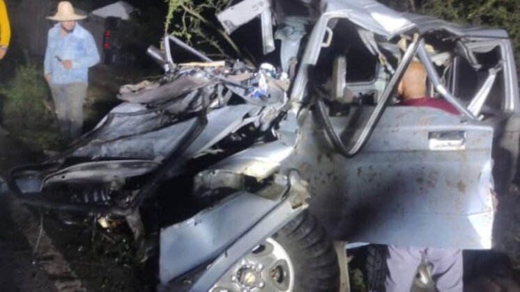 colision fatal 5 jovenes fallecieron tras chocar con una gandola en la carretera lara zulia laverdaddemonagas.com image 6 746x420 1