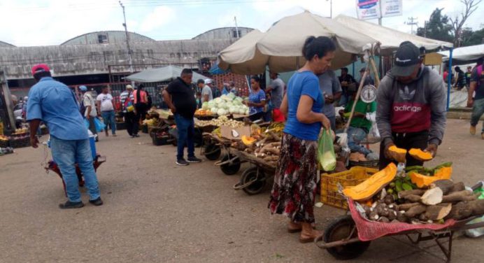 Comerciantes del mercado de Los Bloques compran a mayoristas confiables