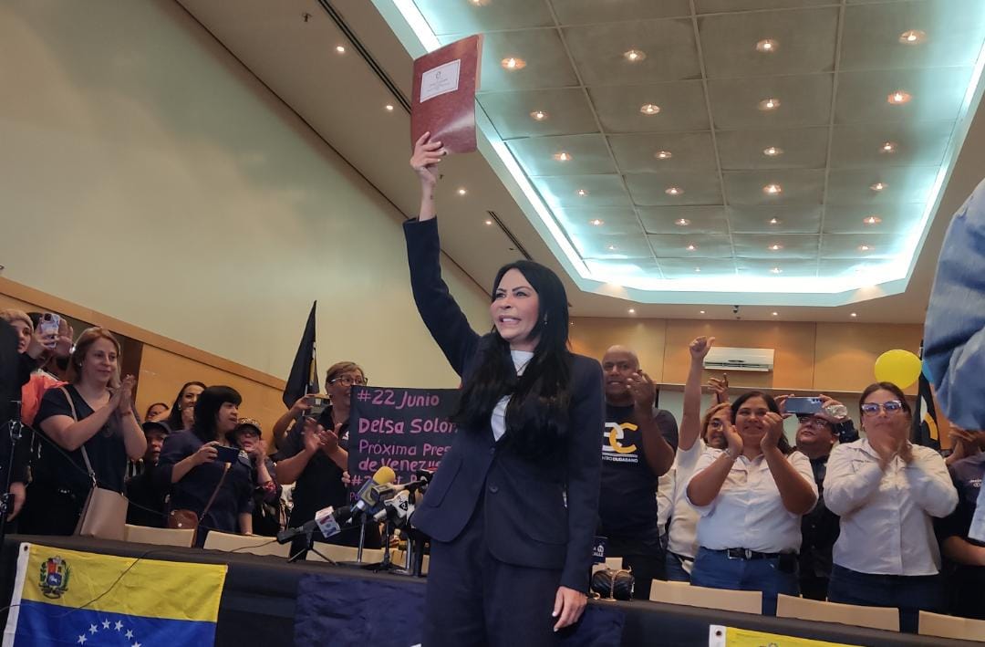Delsa Solórzano inscribió su candidatura a las primarias