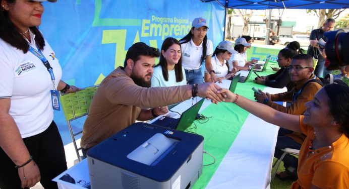 Emprender Joven realiza este viernes tercera jornada de registro en plaza de la Catedral