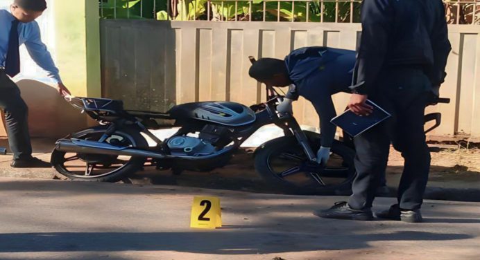 ¡En Monagas! Tres personas murieron al impactar una moto contra una guaya de alta tensión