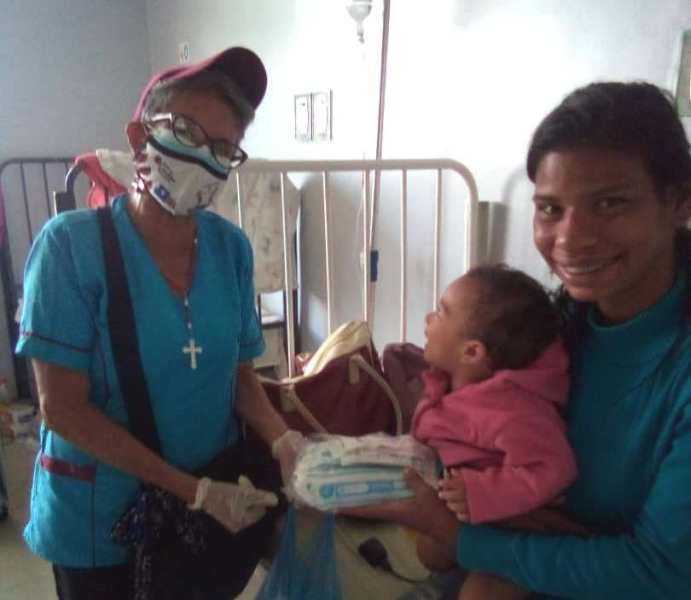 equipo caritas entrego 500 kits a pacientes del humnt laverdaddemonagas.com whatsapp image 2023 06 01 at 12.53.13 pm