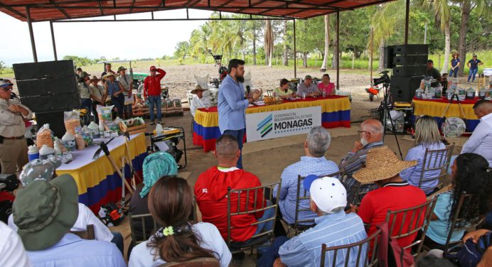 Ernesto Luna inicia siembra del ciclo invierno con entrega de financiamientos en Monagas