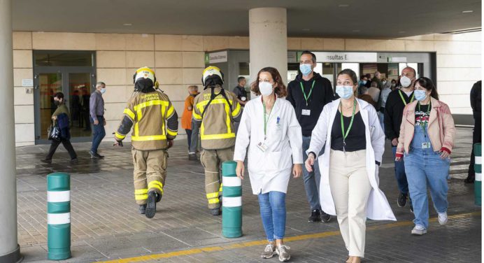 España retira uso obligatorio de mascarillas en centros sanitarios, residencias y farmacias