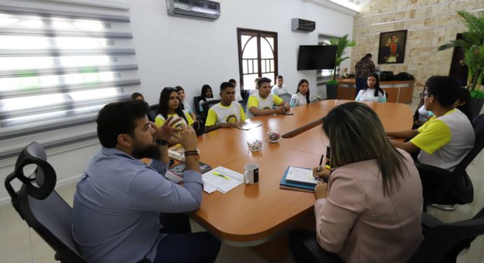 Gobernador Luna aplaudió proyectos comunitarios de estudiantes de dos liceos de Punta de Mata