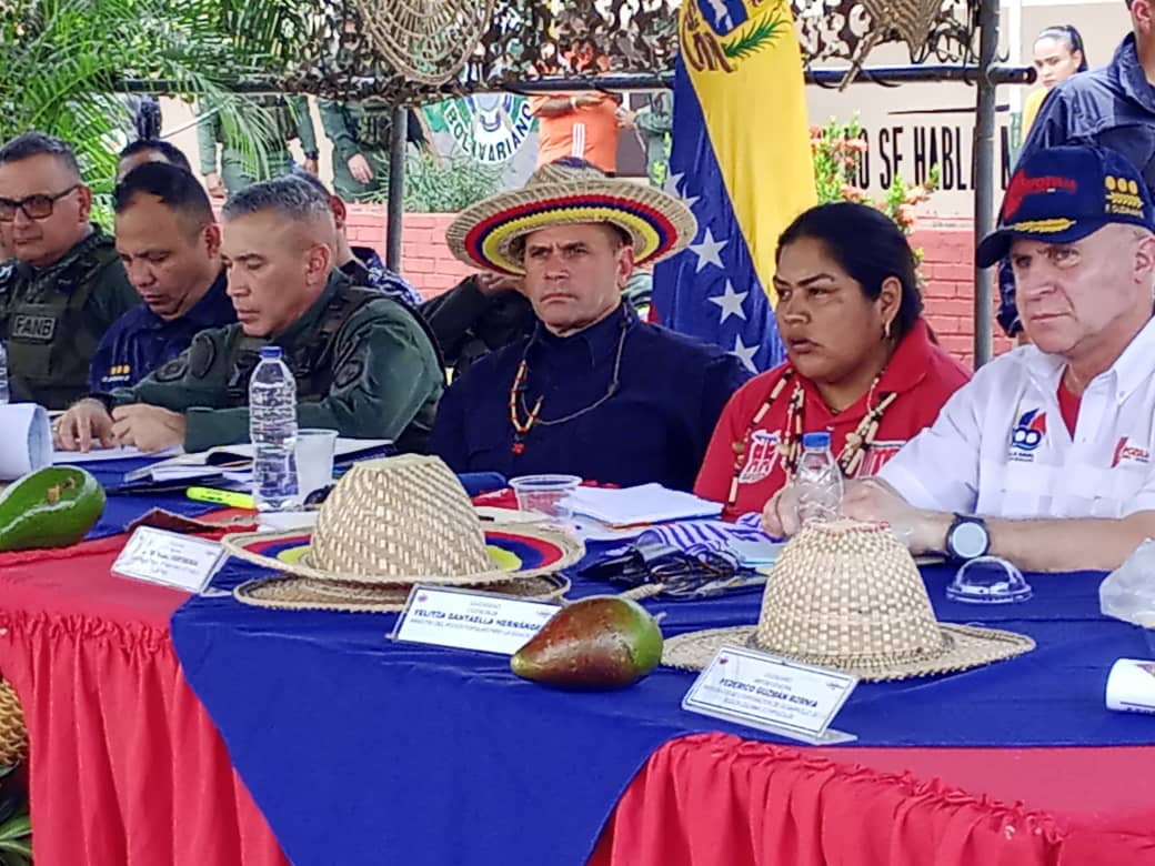 Los representantes del Gobierno nacional y los líderes yukpas llegan a un acuerdo