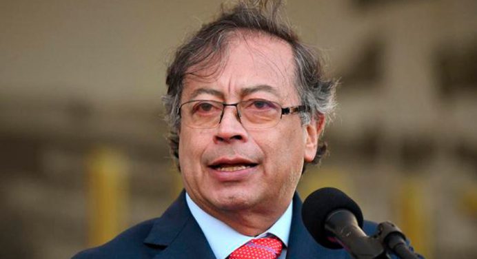 Gustavo Petro cuestionó la inhabilitación de María Corina Machado