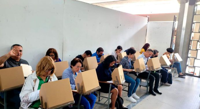 Inicia jornada de votaciones en la UCV