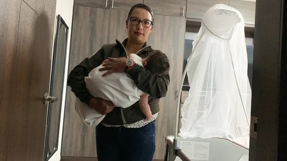 ¡Insólito! En Ecuador detienen a mujer que vendía a su bebé por redes sociales en $100 mil