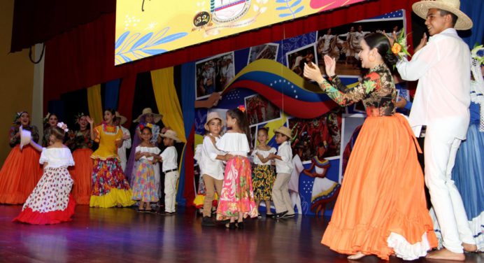 La Unefi Luisa Cáceres de Arismendi celebró su 32 aniversario con una gala cultural