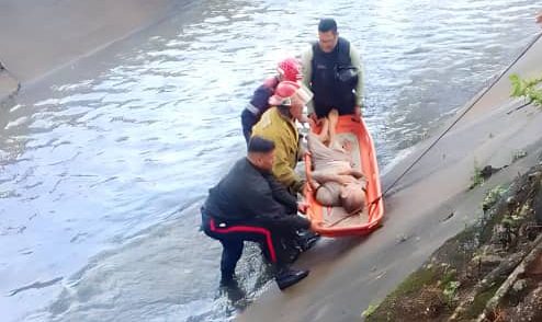 Rescatan a septuagenario que cayó al caño de la Av. Orinoco en Maturín