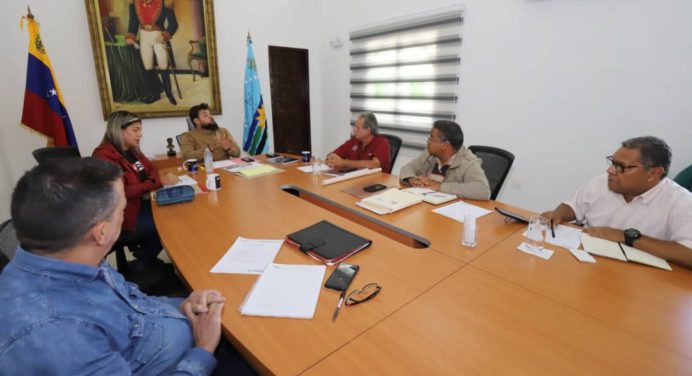 Ernesto Luna evalúa funcionamiento del servicio de distribución de agua potable en Monagas