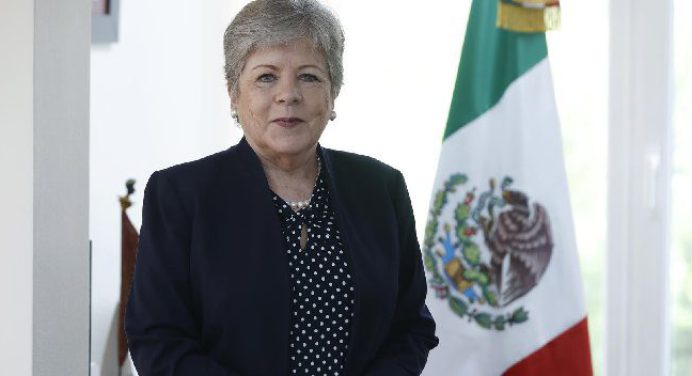 Renuncia canciller de México y AMLO designa a una mujer en el cargo