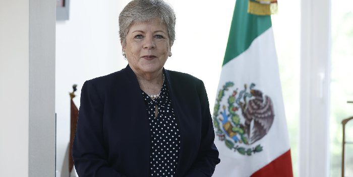 El presidente de México nombró a Alicia Barcena como nueva canciller