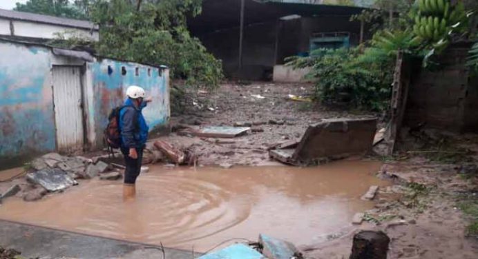 Más de 20 familias sufrieron afectación de sus viviendas tras fuertes lluvias en Mérida