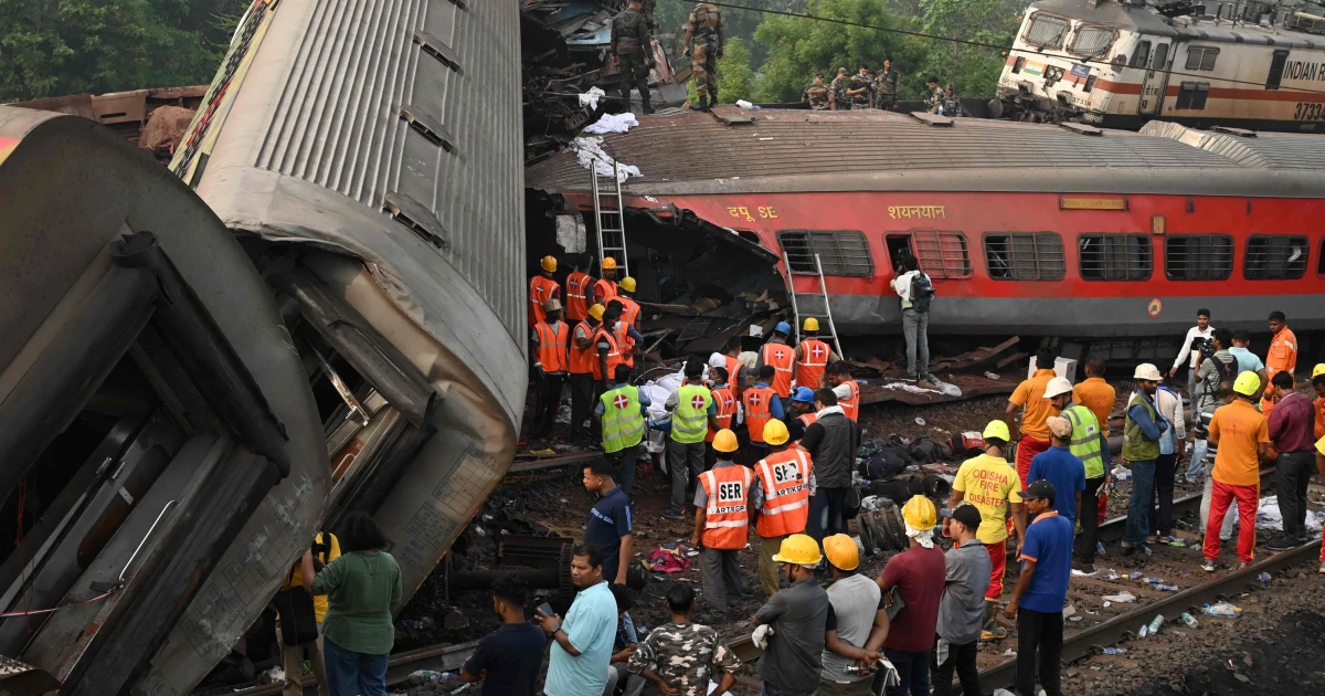 mas de 233 muertos y 900 heridos tras chocar trenes en la india laverdaddemonagas.com tren3.2