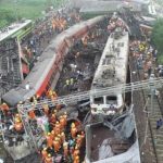 Centenares de personas murieron y resultaron heridas este viernes después de que un tren de pasajeros chocara contra otro de mercancías en el distrito de Balasore, en el estado indio de Odisha.