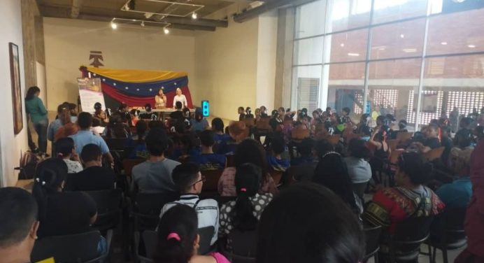 Más de 300 personas reciben charla sobre acoso escolar y sexual en el Icum
