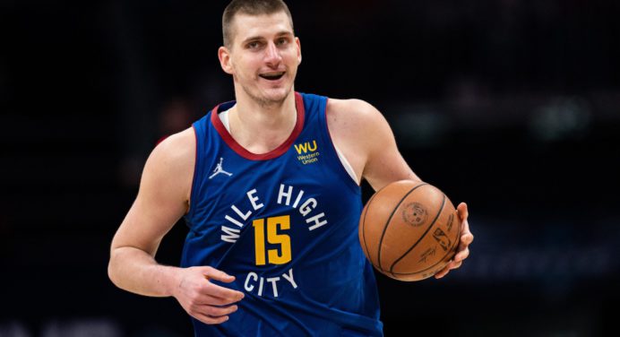 NBA: Nikola Jokic igualó a Michael Jordan y LeBron James en esta estadística