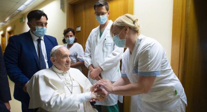 Papa Francisco se somete a nuevos exámenes médicos en hospital Gemelli