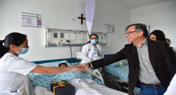 Petro visitó a los 4 niños rescatados en la selva colombiana