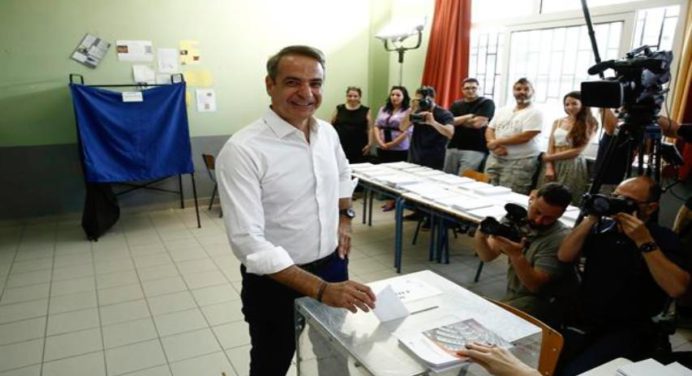 Primer ministro griego pide el voto en una jornada electoral sin incidentes