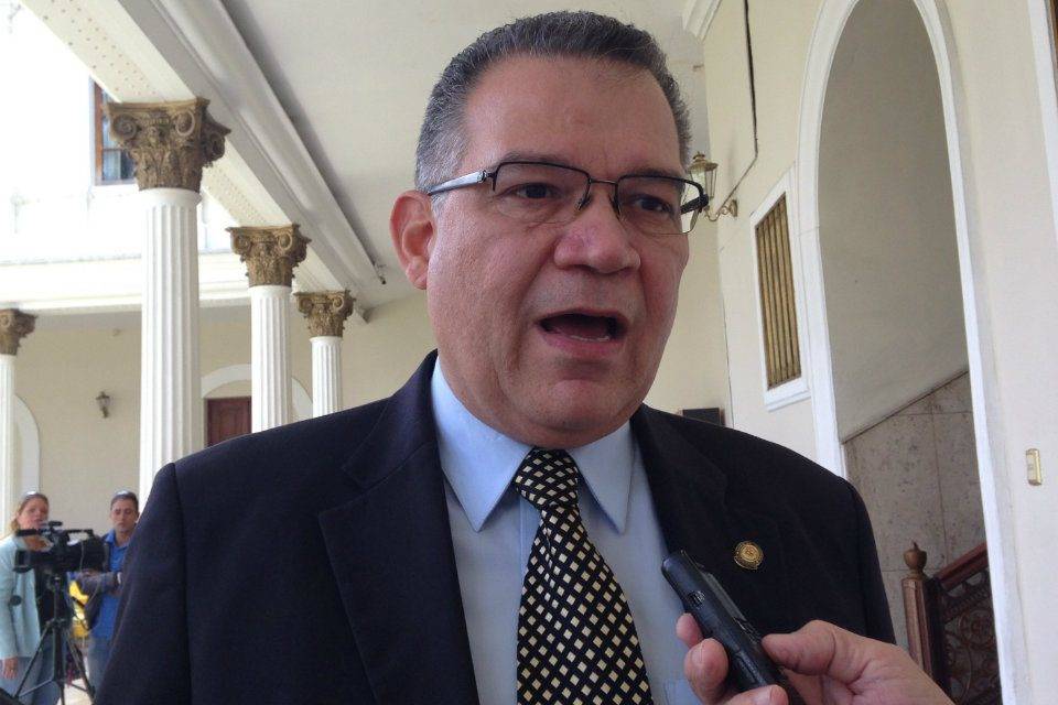 El rector Enrique Márquez renunció a su cargo en el CNE