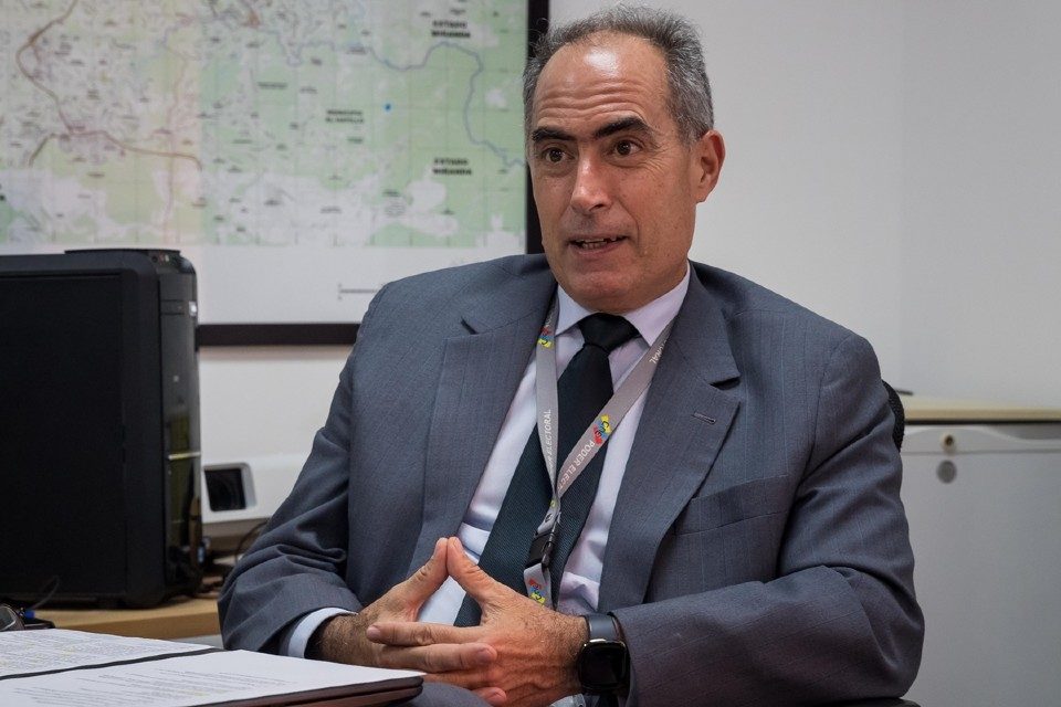 Roberto Picón renunció a su cargo de rector principal del CNE