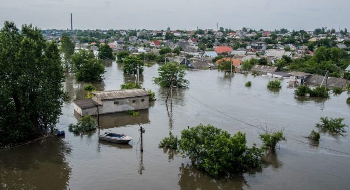 Rusia registra 25 muertos tras inundaciones en Jersón