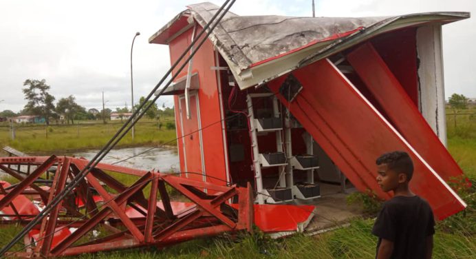 Se cayó torre del 171 en el municipio Uracoa