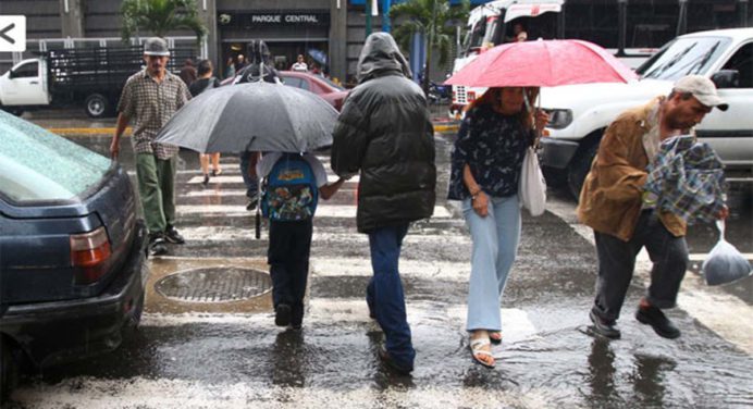 ¡Siguen las lluvias! Llega la quinta onda tropical al país