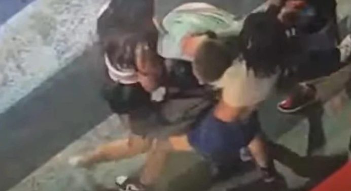 Turista británico fue acorralado, golpeado y robado por tres venezolanas en Colombia (+video)