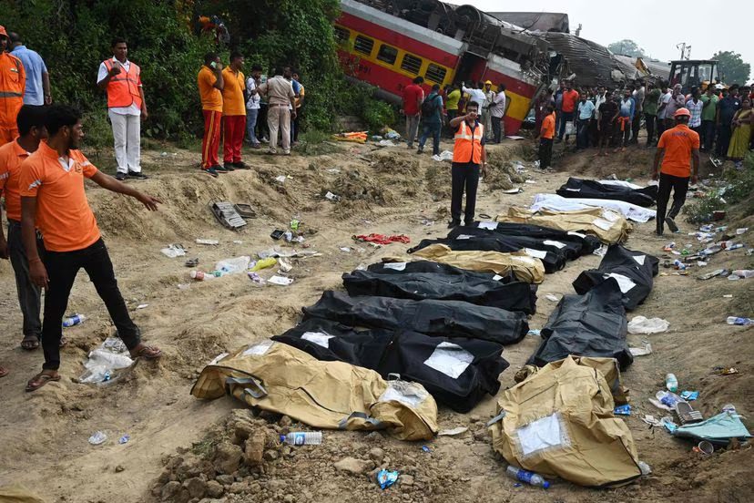 ultima hora en la india asciende a casi 300 cifra de muertos por accidente de trenes laverdaddemonagas.com