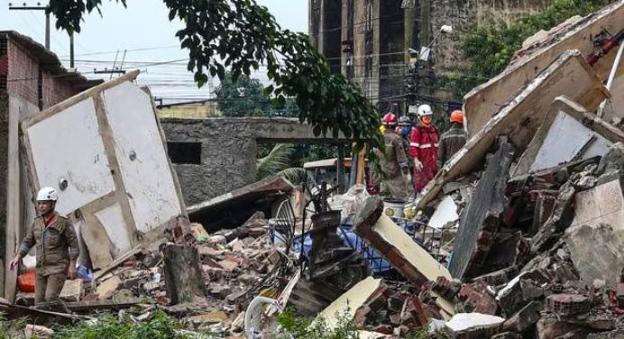 Al menos 2 muertos y 15 desaparecidos dejó el desplome de un edificio en Brasil