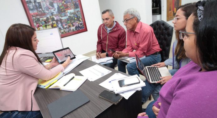 Alcaldesa Ana Fuentes evalúa agenda en materia de vialidad e infraestructura