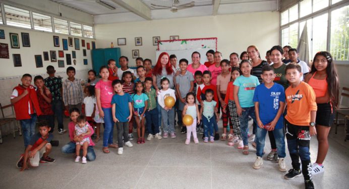 Alcaldesa Ana Fuentes llevó el cine a las comunidades por el día del Niño