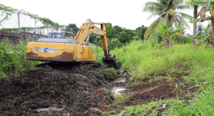Alcaldía de Maturín inicia saneamiento de 350 metros de caño en El Nazareno