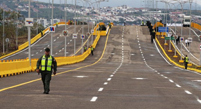 AN investigará restricciones a transportistas venezolanos para pasar a Colombia